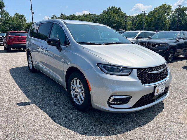 new 2024 Chrysler Pacifica car, priced at $42,854