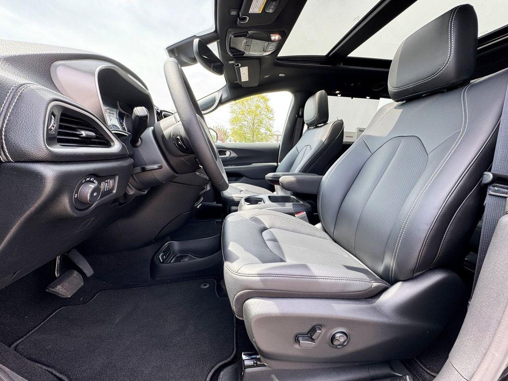 new 2025 Chrysler Pacifica car, priced at $43,315
