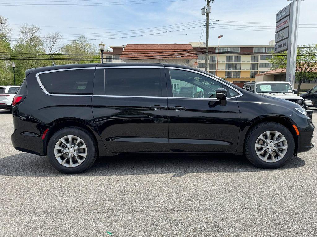 new 2025 Chrysler Pacifica car, priced at $43,315