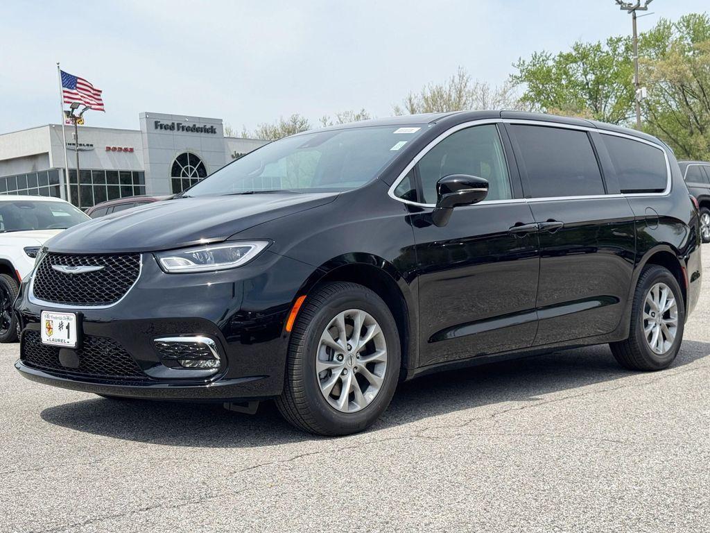 new 2025 Chrysler Pacifica car, priced at $43,315