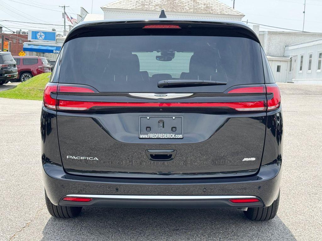 new 2025 Chrysler Pacifica car, priced at $43,315
