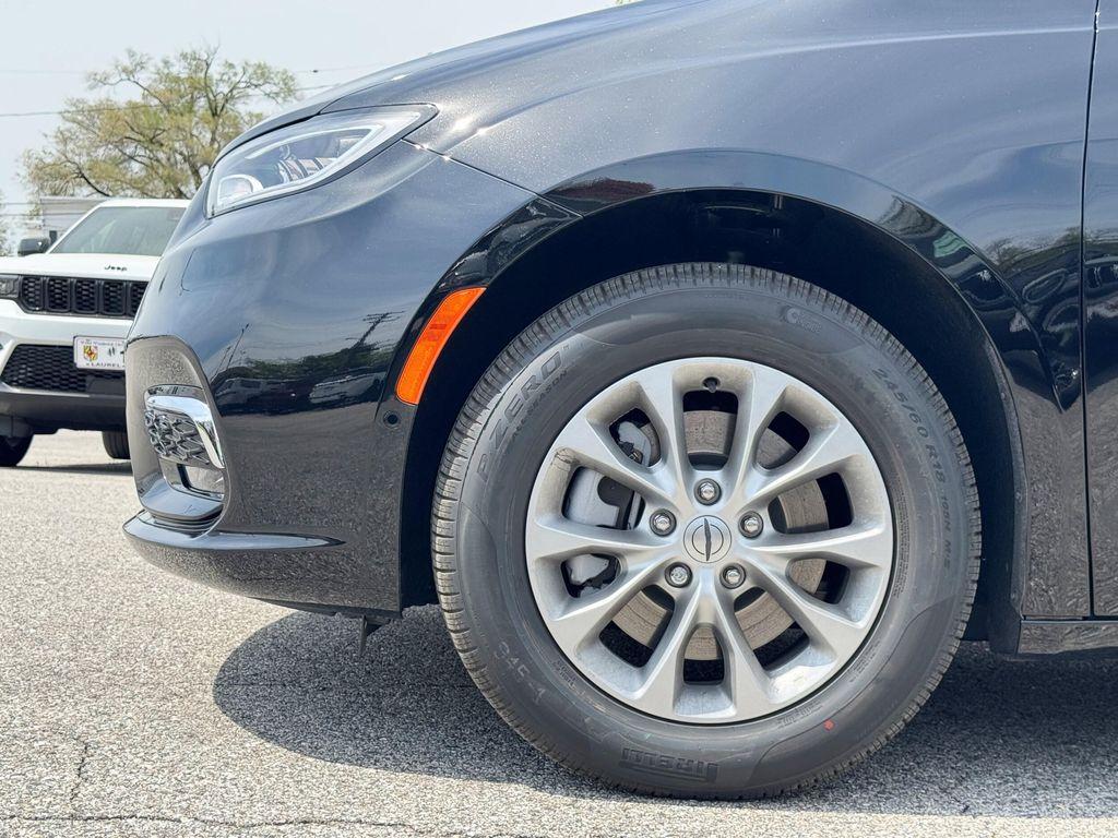 new 2025 Chrysler Pacifica car, priced at $43,315