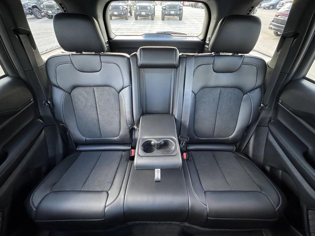 new 2025 Jeep Grand Cherokee car, priced at $38,625