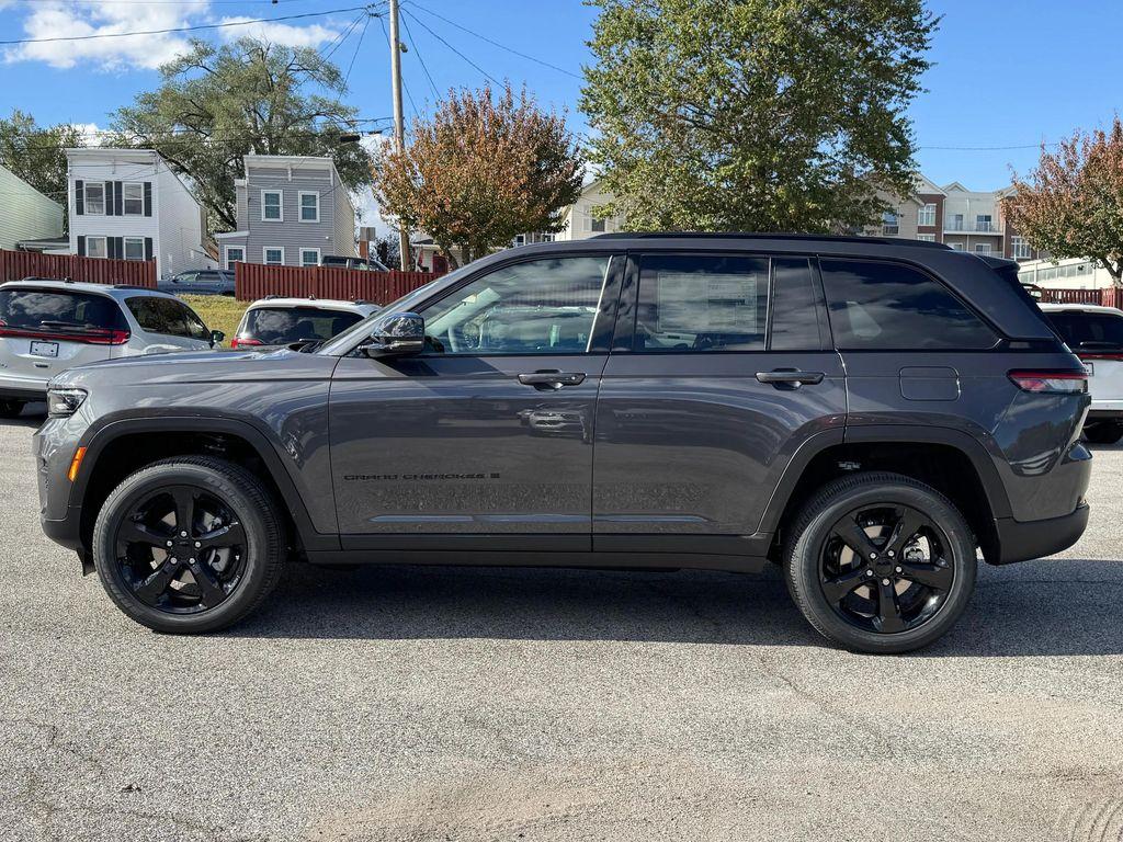 new 2025 Jeep Grand Cherokee car, priced at $38,625