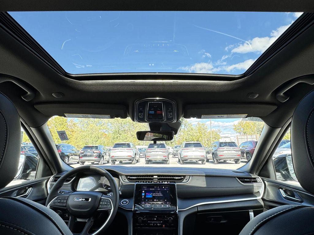 new 2025 Jeep Grand Cherokee car, priced at $38,625