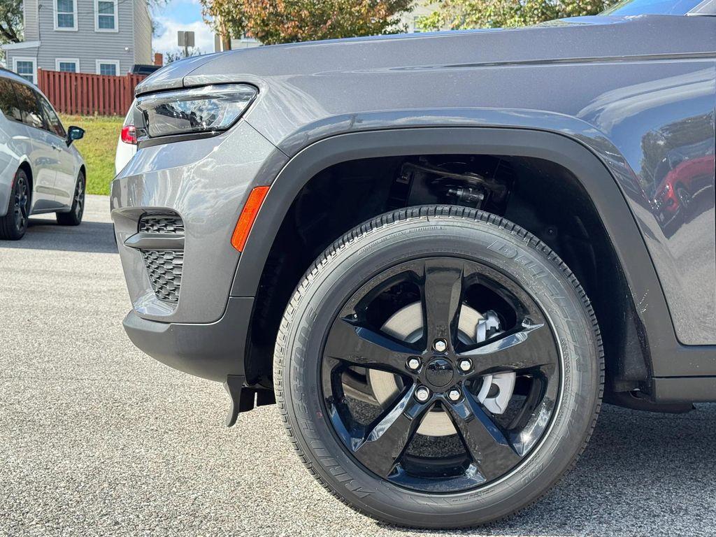 new 2025 Jeep Grand Cherokee car, priced at $38,625