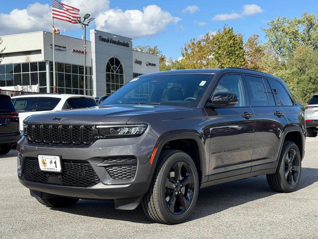new 2025 Jeep Grand Cherokee car, priced at $38,625