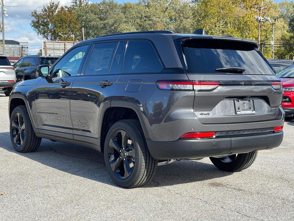 new 2025 Jeep Grand Cherokee car, priced at $38,625