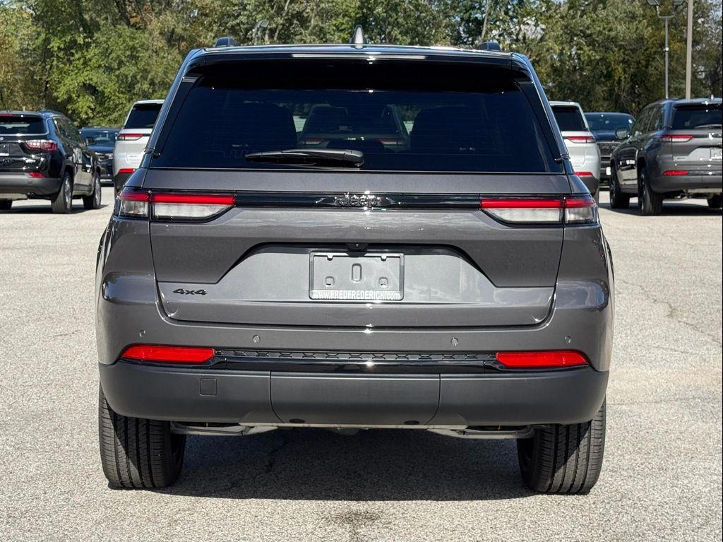 new 2025 Jeep Grand Cherokee car, priced at $38,625