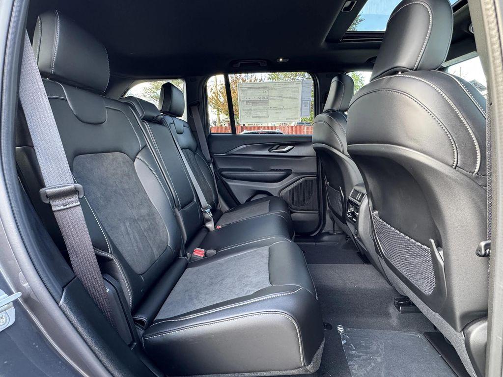 new 2025 Jeep Grand Cherokee car, priced at $38,625