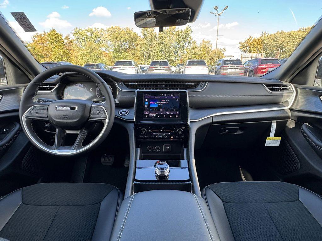 new 2025 Jeep Grand Cherokee car, priced at $38,625