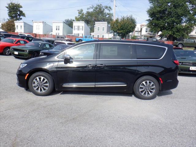 new 2023 Chrysler Pacifica Hybrid car, priced at $52,871