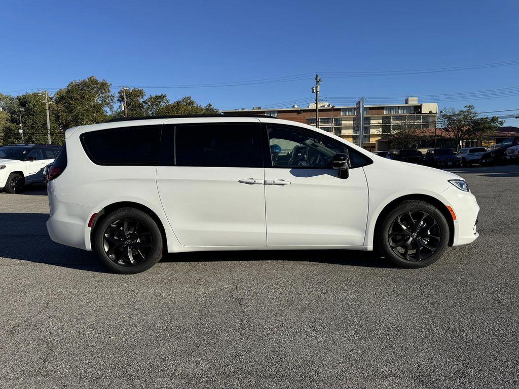 new 2026 Chrysler Pacifica car, priced at $44,665