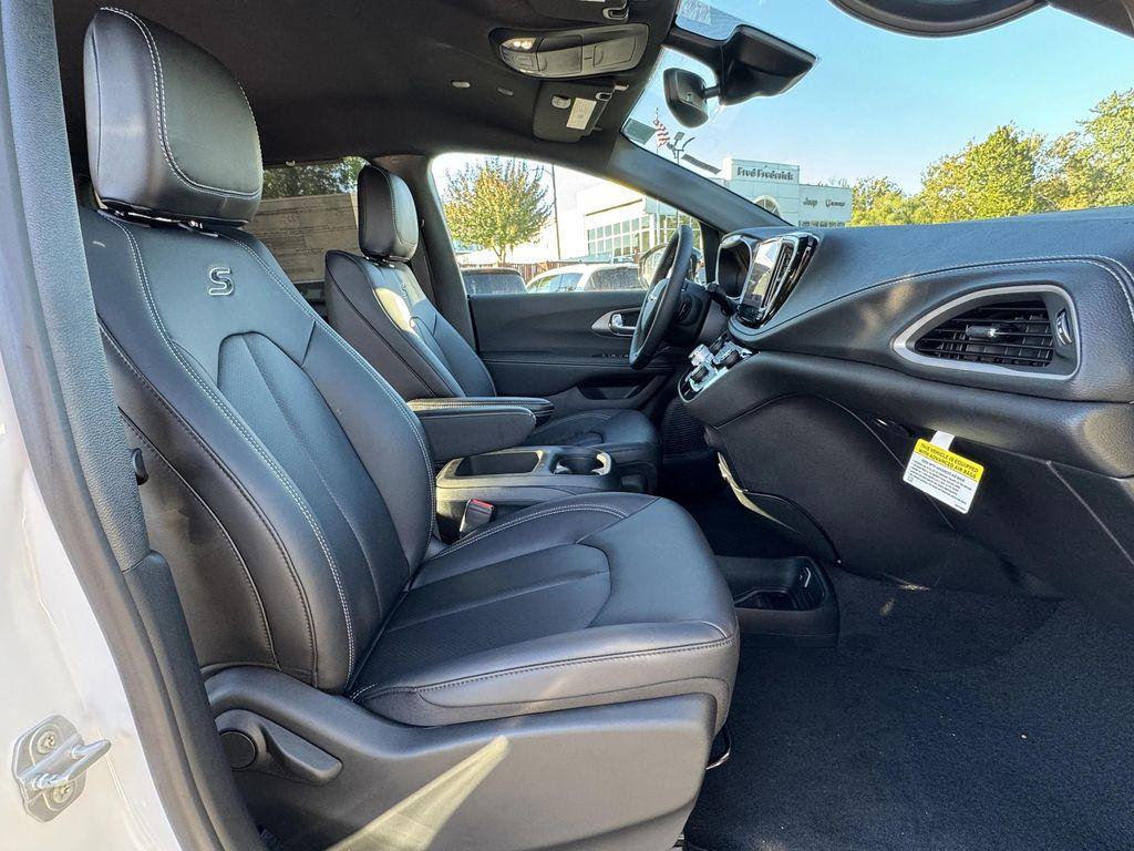 new 2026 Chrysler Pacifica car, priced at $44,665