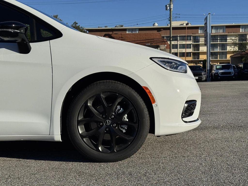 new 2026 Chrysler Pacifica car, priced at $44,665