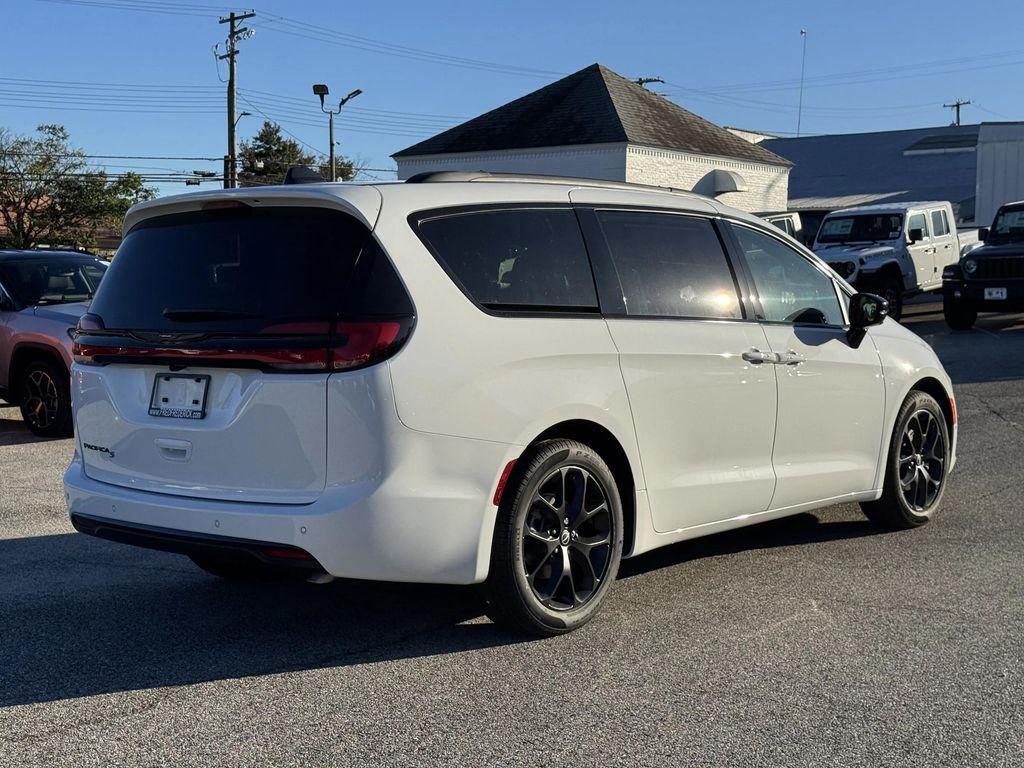 new 2026 Chrysler Pacifica car, priced at $44,665