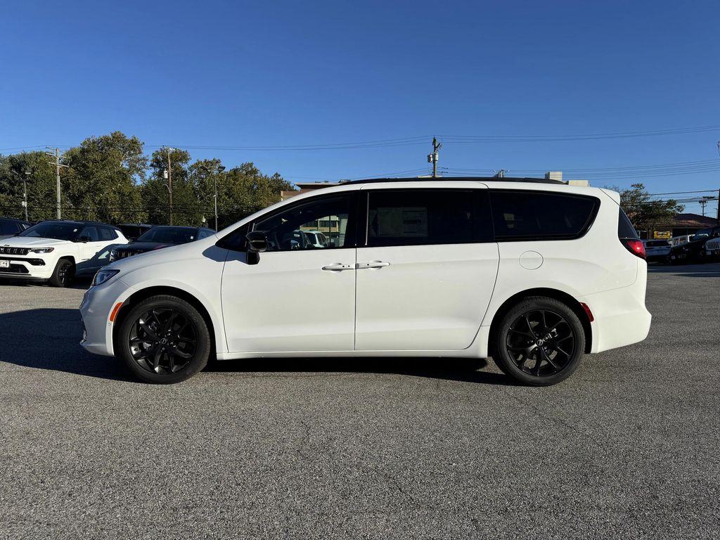 new 2026 Chrysler Pacifica car, priced at $44,665