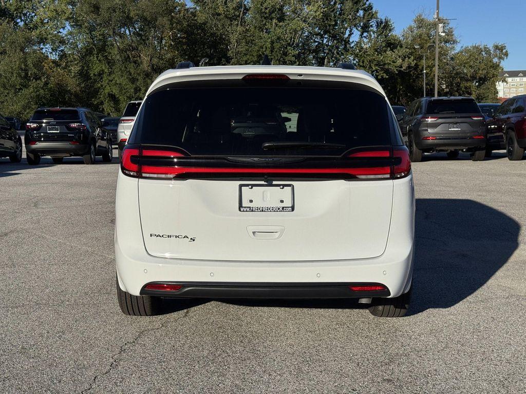 new 2026 Chrysler Pacifica car, priced at $44,665