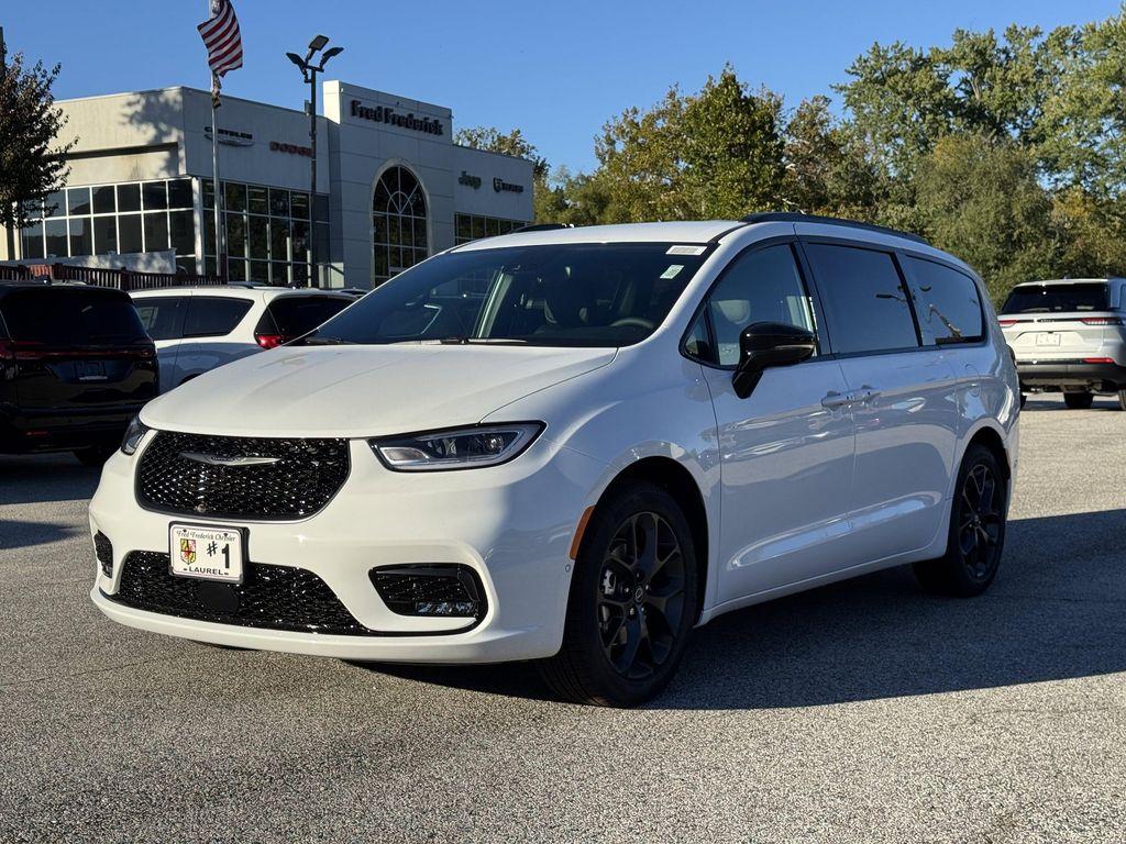 new 2026 Chrysler Pacifica car, priced at $44,915