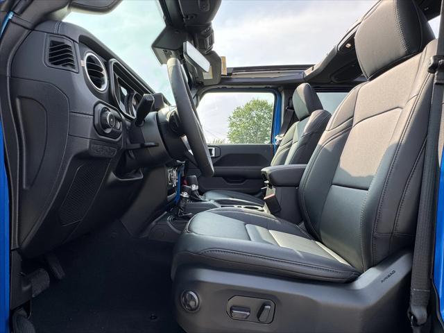 new 2025 Jeep Wrangler car, priced at $58,155