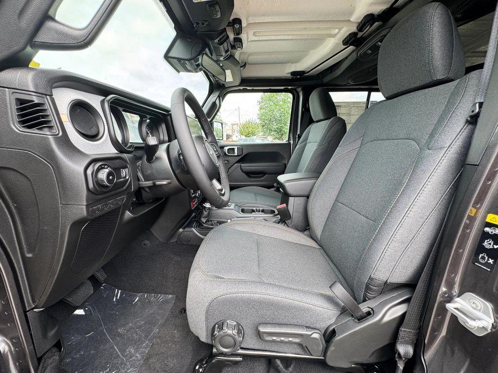 new 2025 Jeep Wrangler car, priced at $52,370