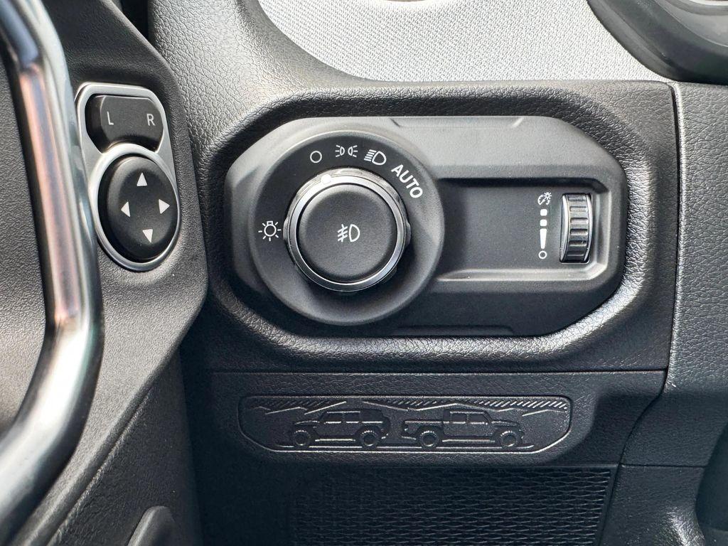 new 2025 Jeep Wrangler car, priced at $52,370