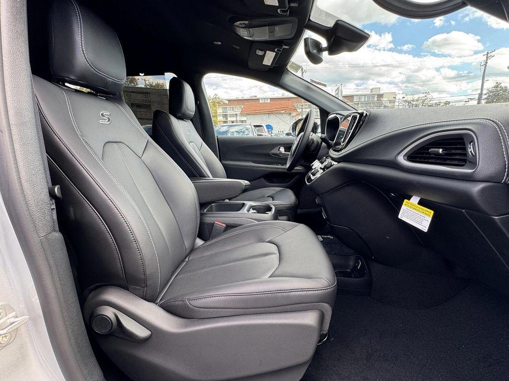 new 2026 Chrysler Pacifica car, priced at $44,860