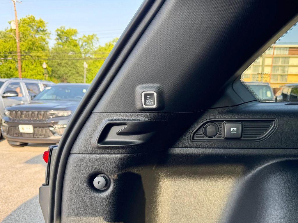 new 2025 Jeep Grand Cherokee car, priced at $38,965