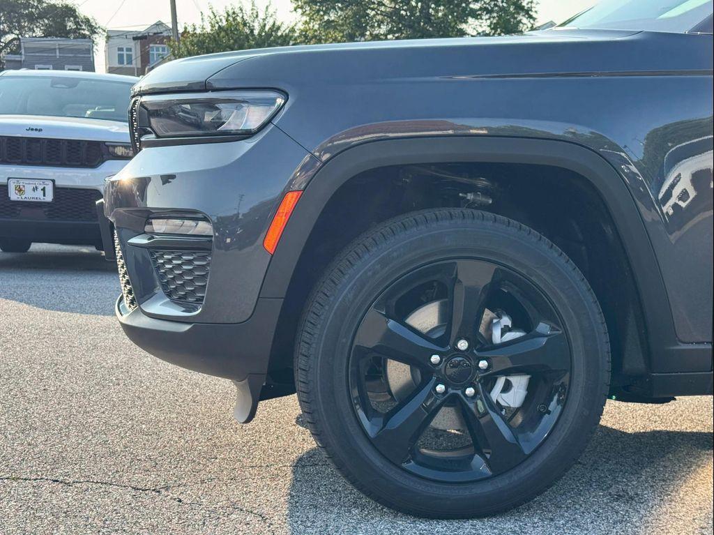 new 2025 Jeep Grand Cherokee car, priced at $38,965