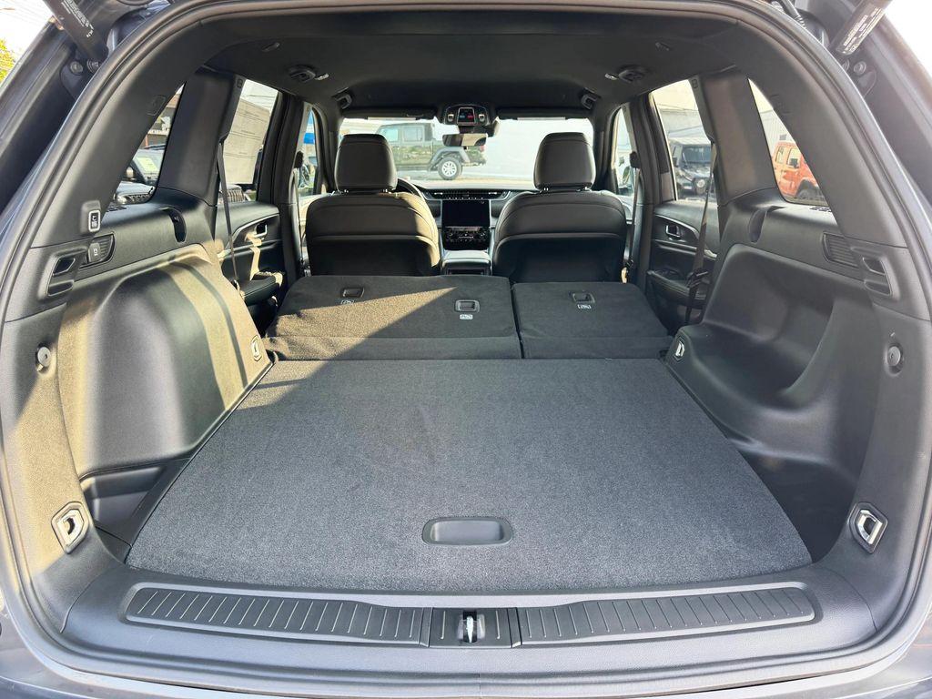 new 2025 Jeep Grand Cherokee car, priced at $38,965