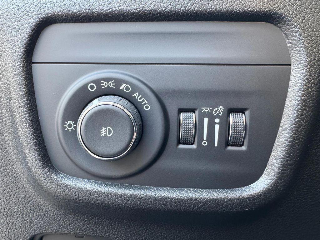 new 2025 Jeep Grand Cherokee car, priced at $38,965