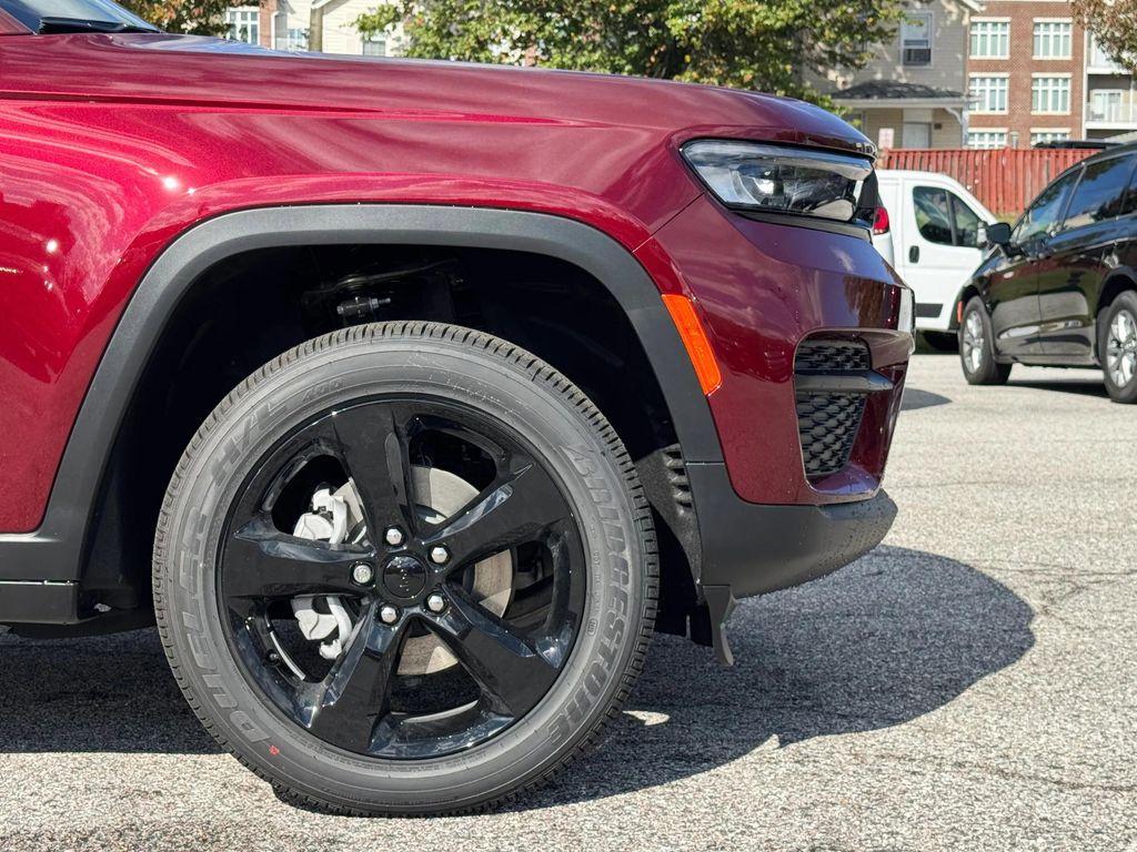 new 2025 Jeep Grand Cherokee car, priced at $38,625