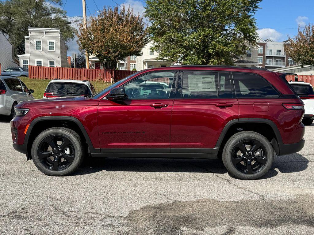 new 2025 Jeep Grand Cherokee car, priced at $38,625
