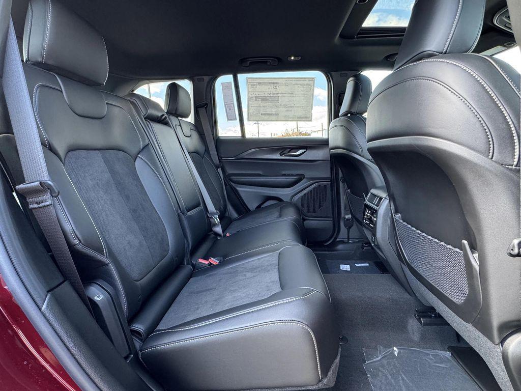 new 2025 Jeep Grand Cherokee car, priced at $38,625