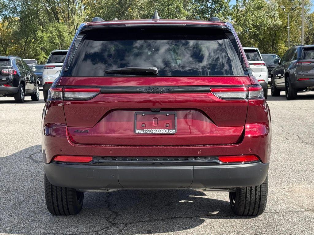 new 2025 Jeep Grand Cherokee car, priced at $38,625