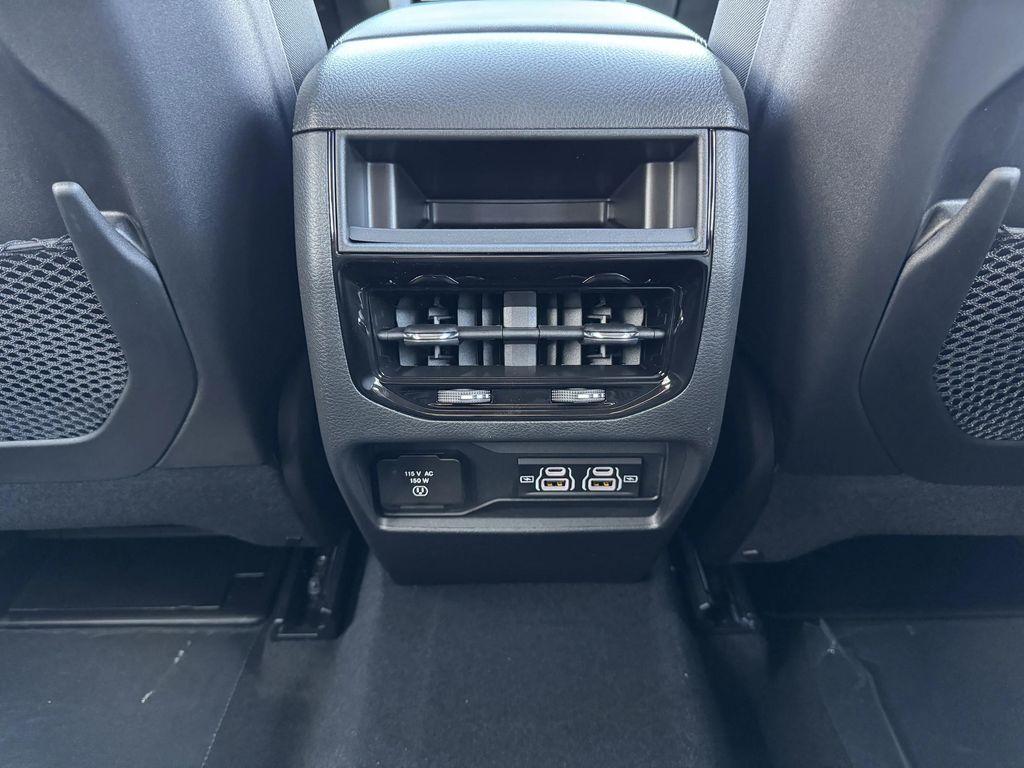 new 2025 Jeep Grand Cherokee car, priced at $38,625