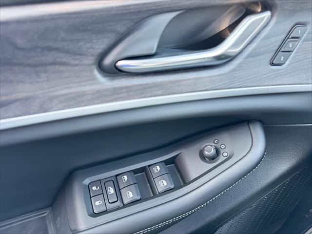 new 2025 Jeep Grand Cherokee car, priced at $47,601