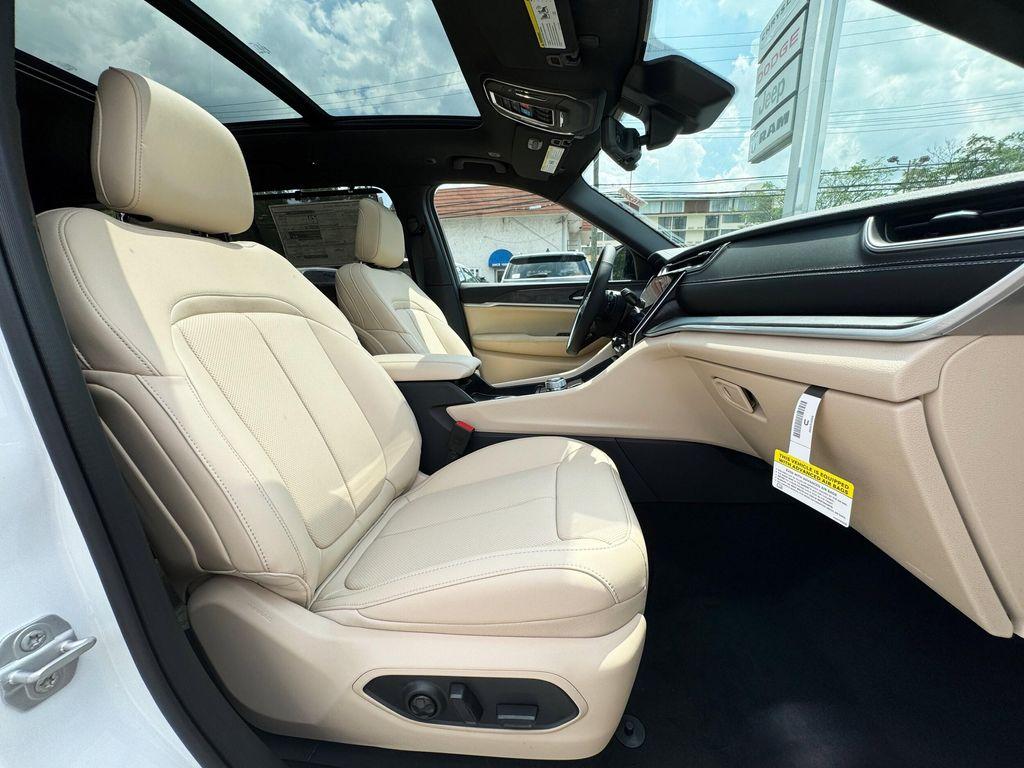 new 2025 Jeep Grand Cherokee L car, priced at $50,165