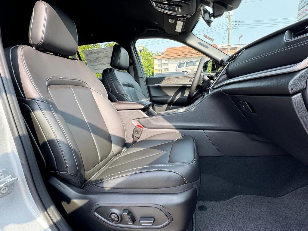 new 2025 Jeep Grand Cherokee car, priced at $43,465