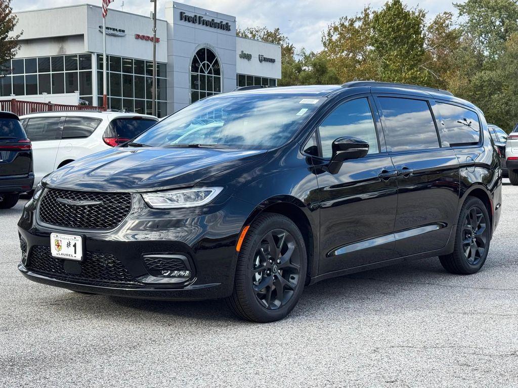 new 2026 Chrysler Pacifica car, priced at $44,915