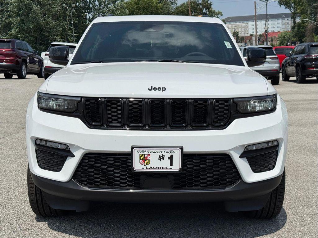 new 2025 Jeep Grand Cherokee car, priced at $45,390