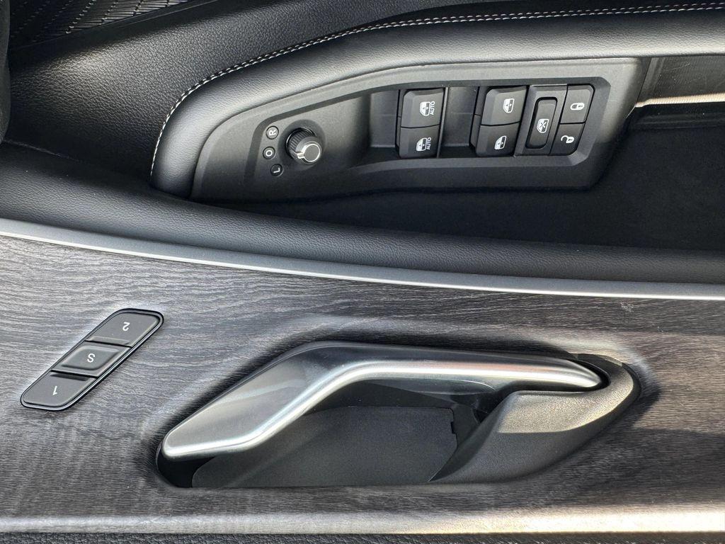 new 2025 Jeep Grand Cherokee car, priced at $45,390