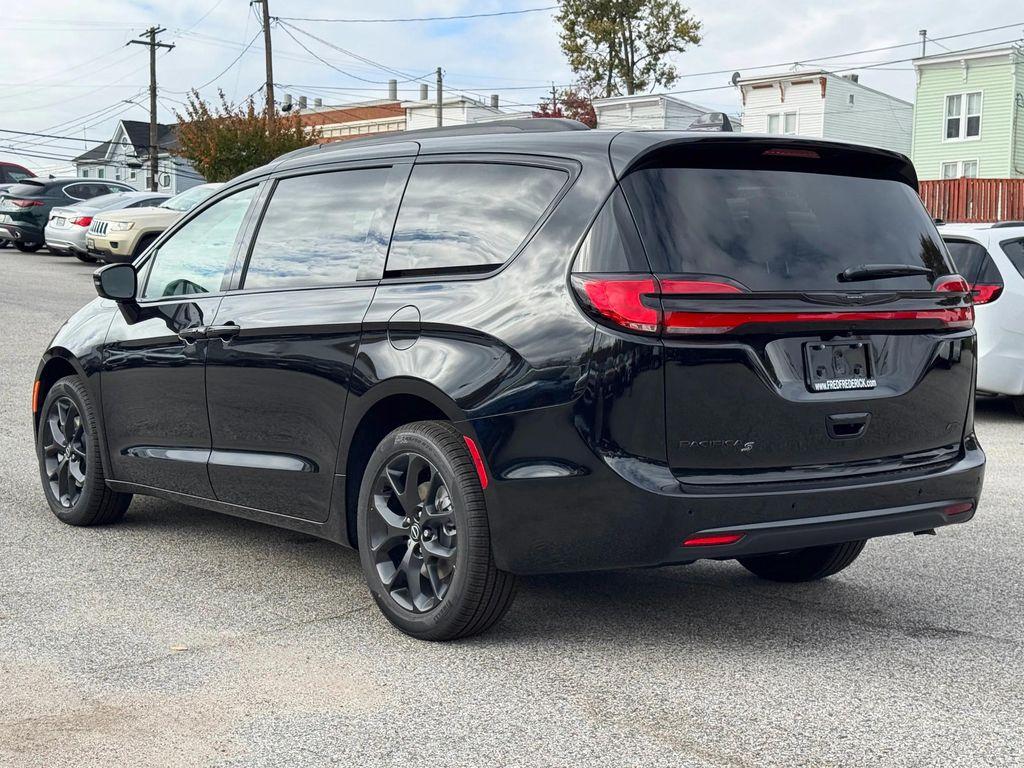 new 2026 Chrysler Pacifica car, priced at $47,360