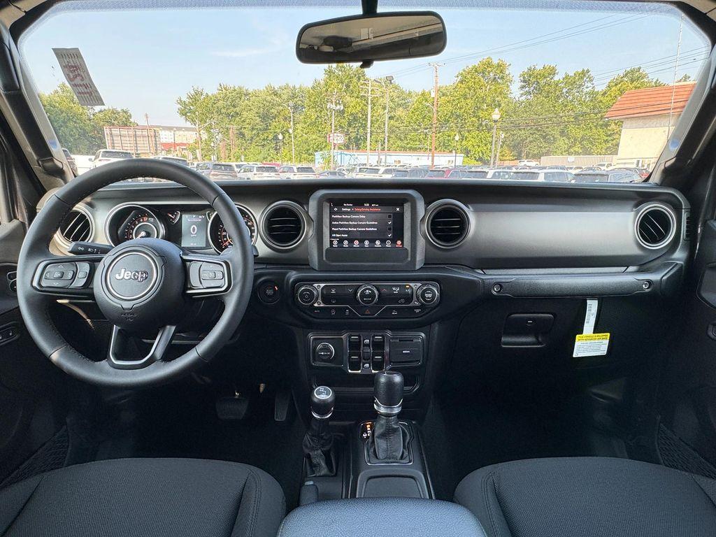 new 2023 Jeep Gladiator car, priced at $39,995