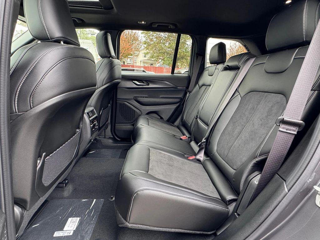 new 2025 Jeep Grand Cherokee car, priced at $38,625