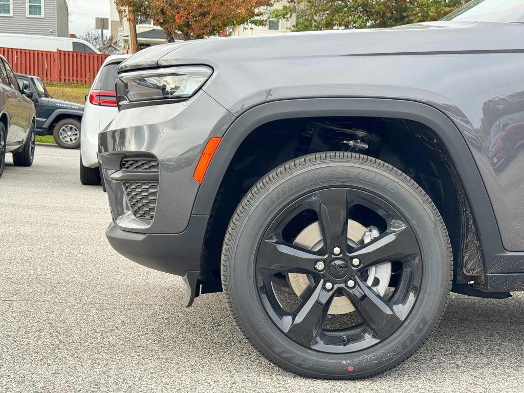 new 2025 Jeep Grand Cherokee car, priced at $38,625