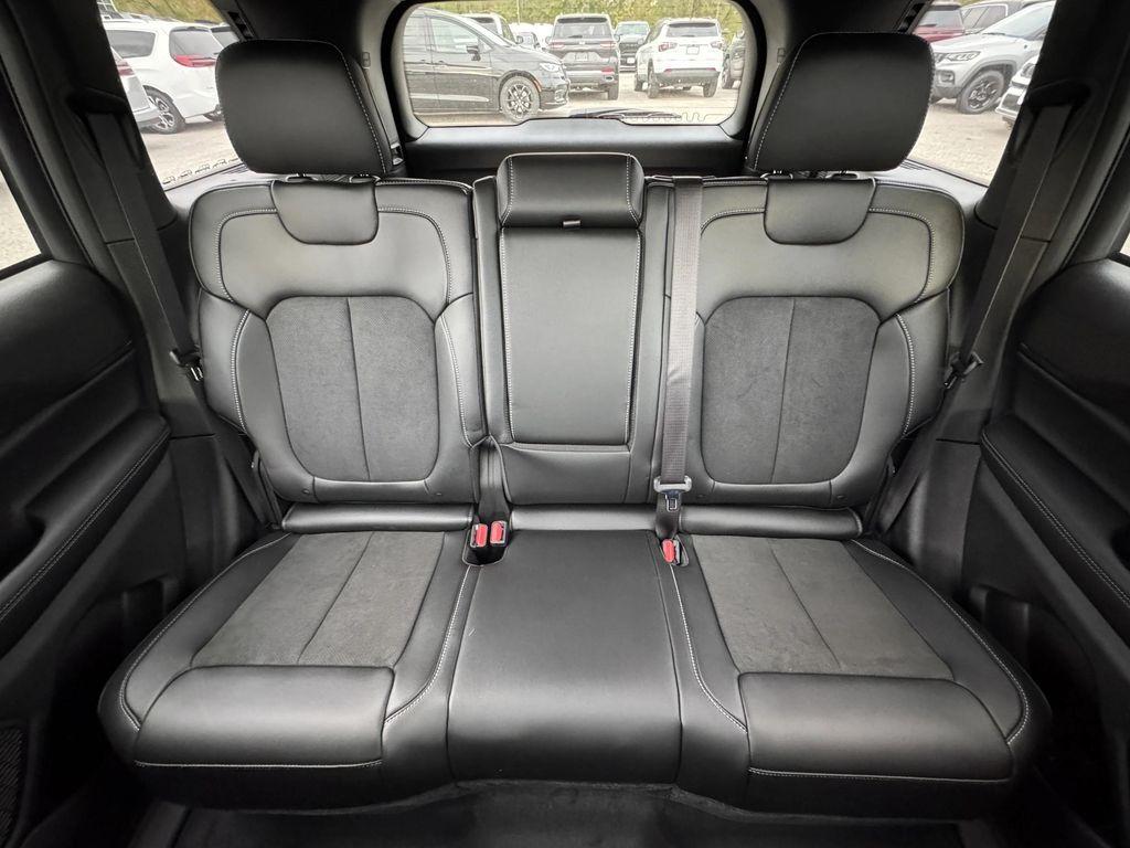 new 2025 Jeep Grand Cherokee car, priced at $38,625