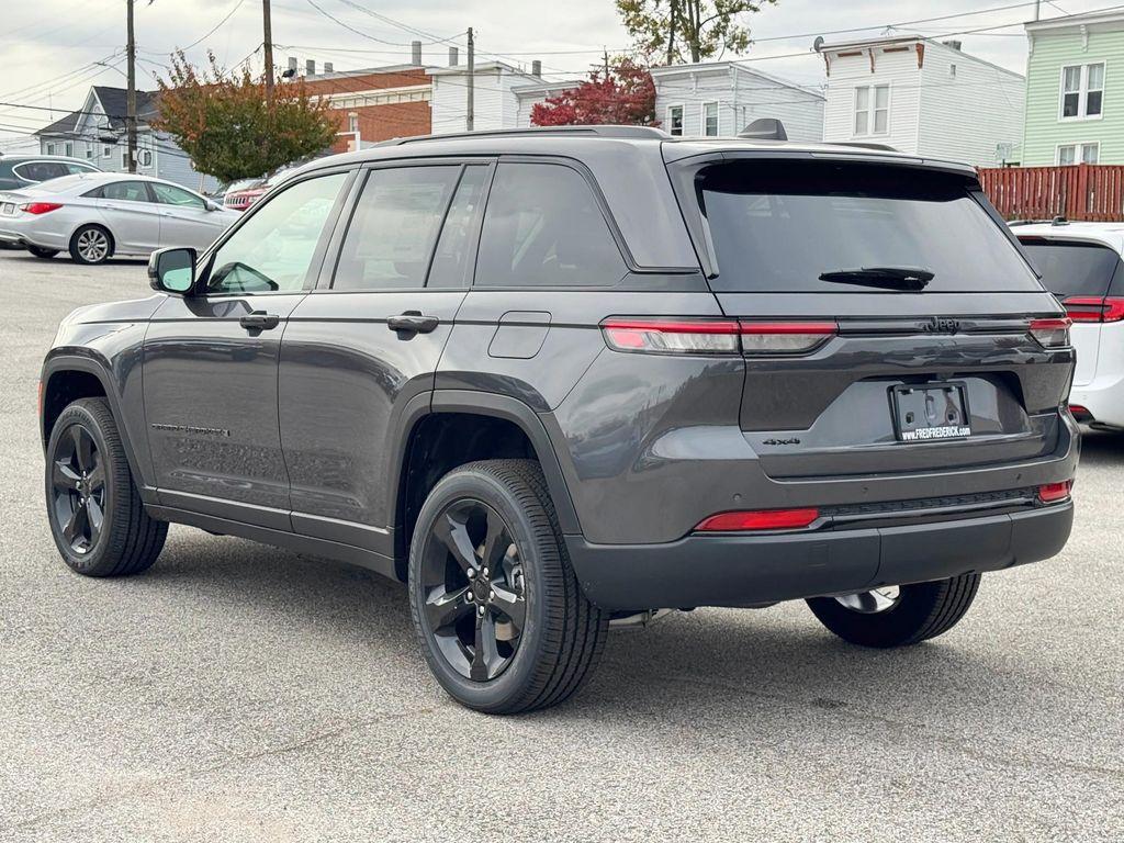new 2025 Jeep Grand Cherokee car, priced at $38,625