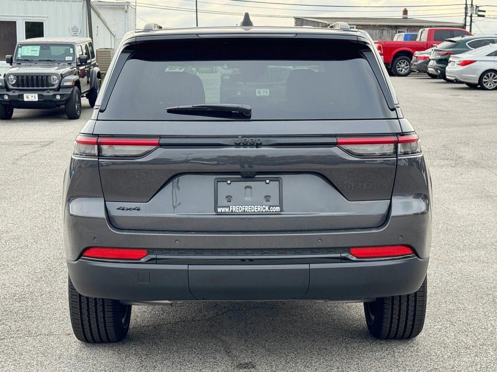 new 2025 Jeep Grand Cherokee car, priced at $38,625