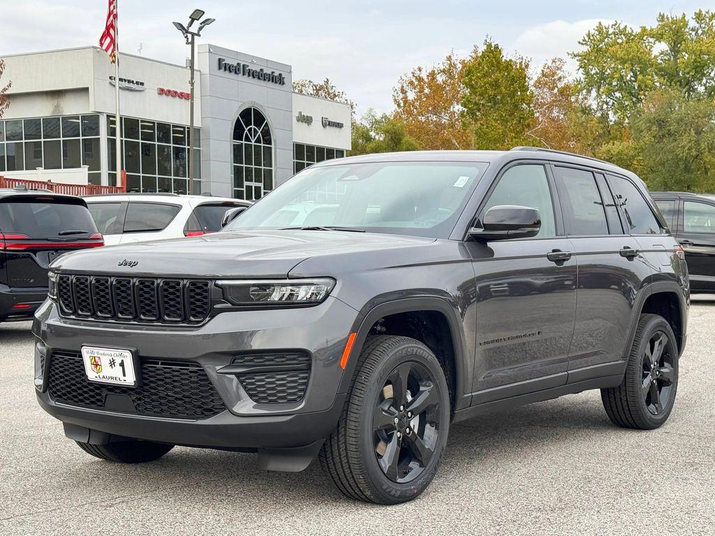 new 2025 Jeep Grand Cherokee car, priced at $38,625